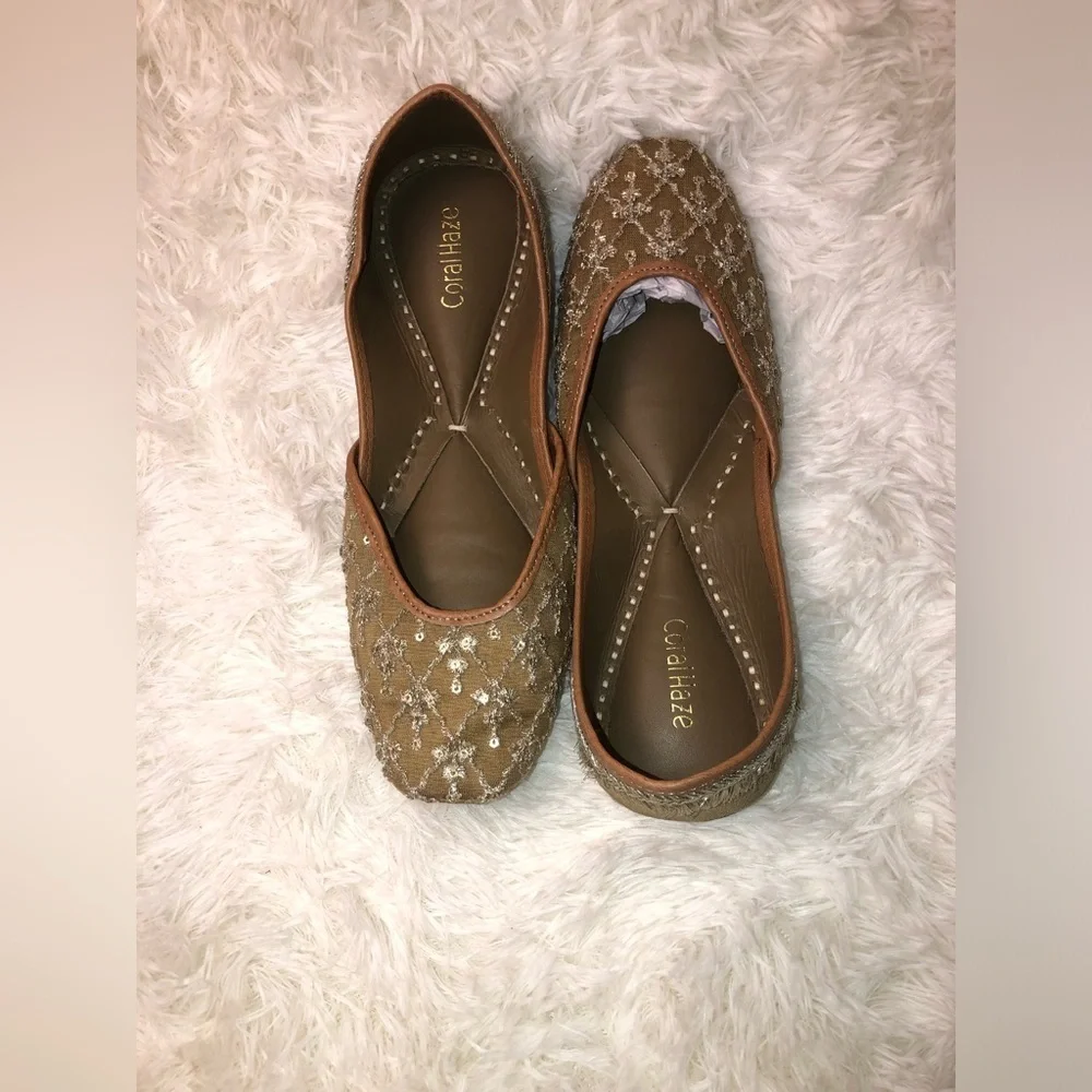 Tan and Gold Embroidered Women's Shoes EU 39 8.5 NWOB